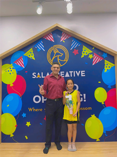 Giáo viên và bé trong ngày 20/10 tại SALACREATIVE